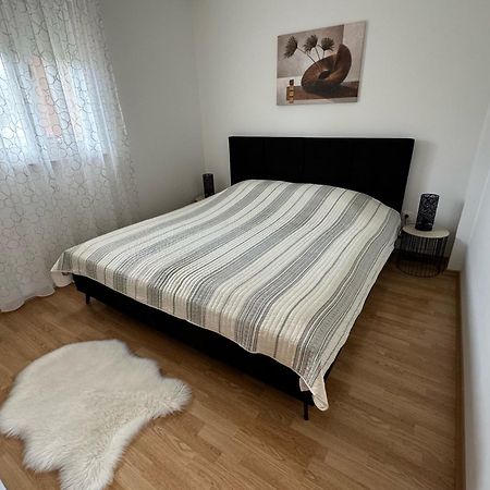 Apartments Elvira Krk Town Extérieur photo