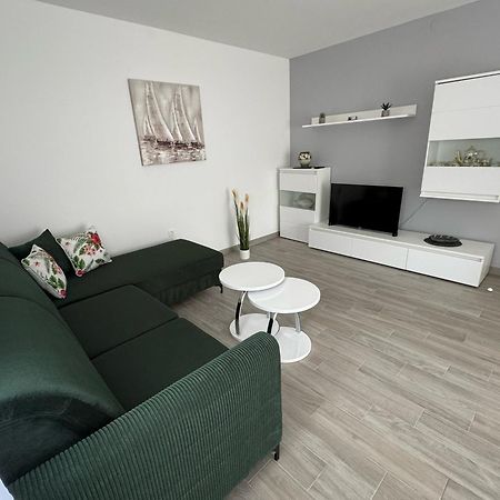 Apartments Elvira Krk Town Extérieur photo