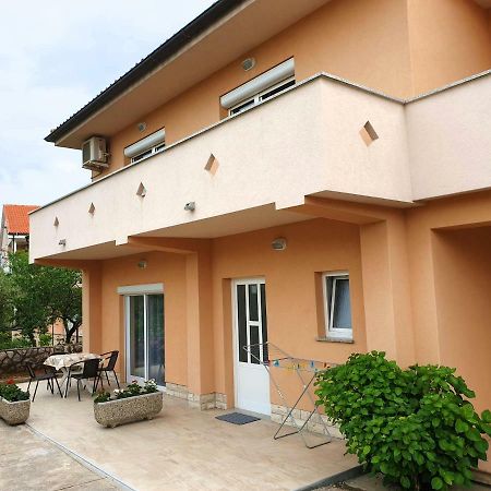 Apartments Elvira Krk Town Extérieur photo