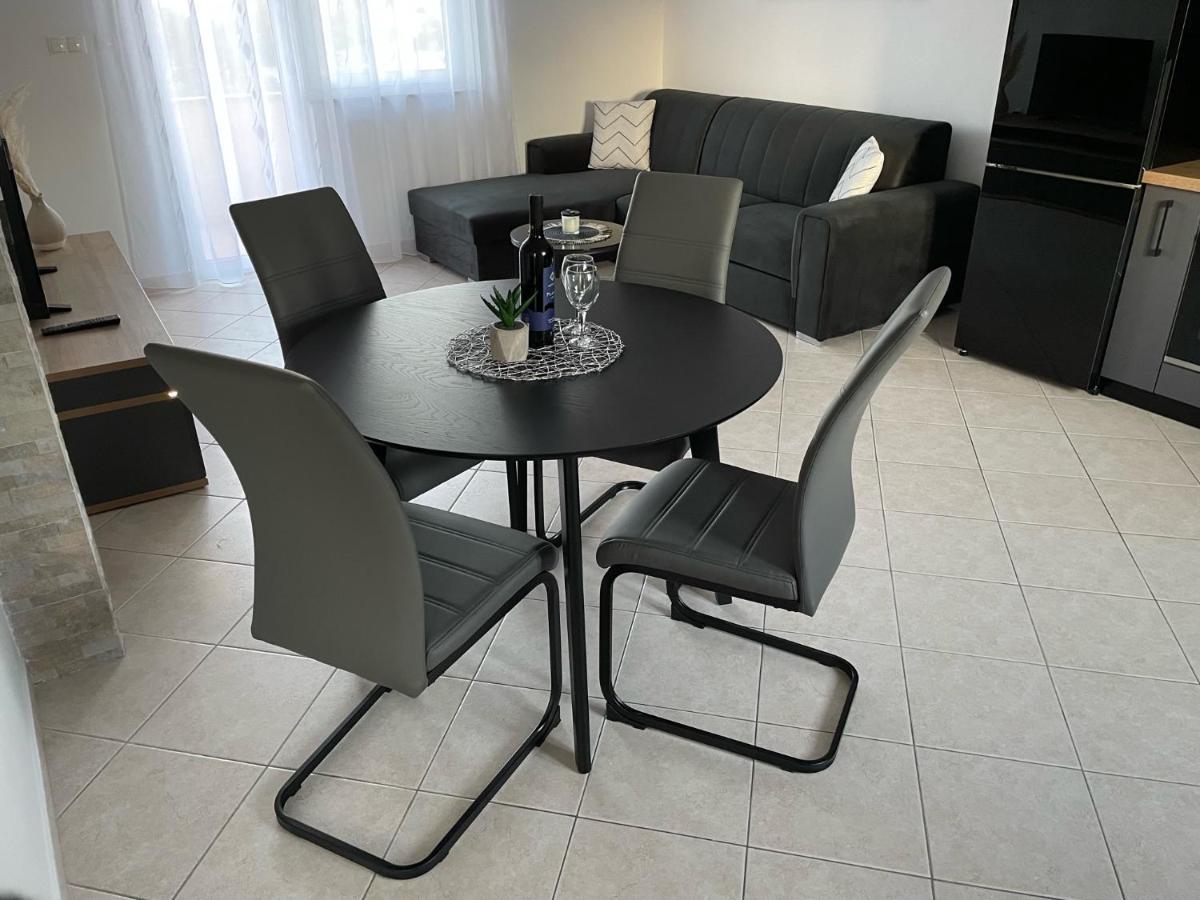 Apartments Elvira Krk Town Extérieur photo