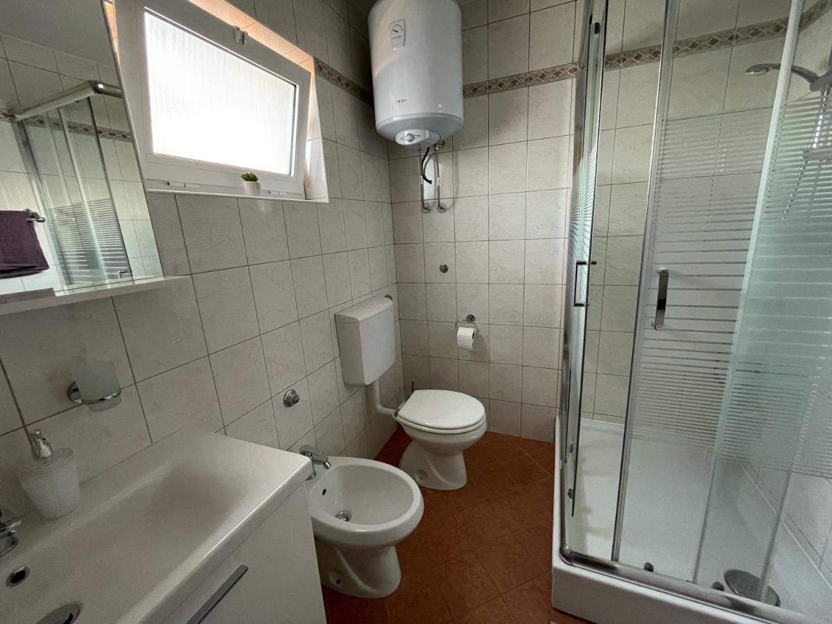 Apartments Elvira Krk Town Extérieur photo