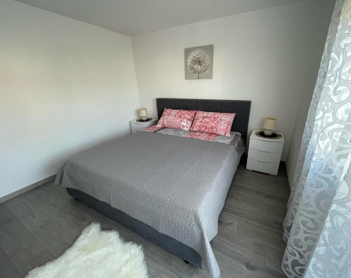 Apartments Elvira Krk Town Extérieur photo