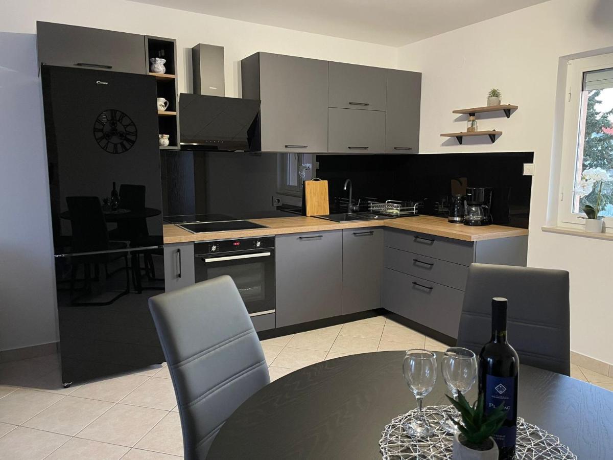 Apartments Elvira Krk Town Extérieur photo