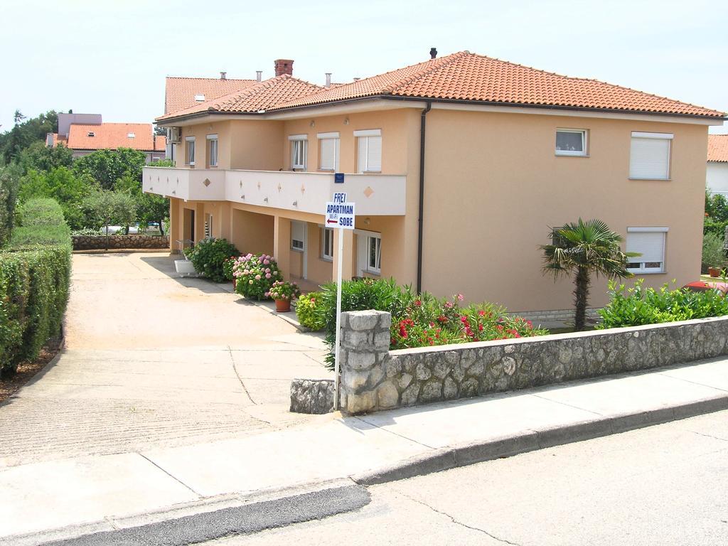 Apartments Elvira Krk Town Extérieur photo