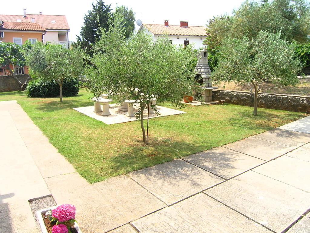 Apartments Elvira Krk Town Extérieur photo