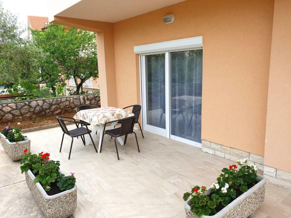 Apartments Elvira Krk Town Extérieur photo