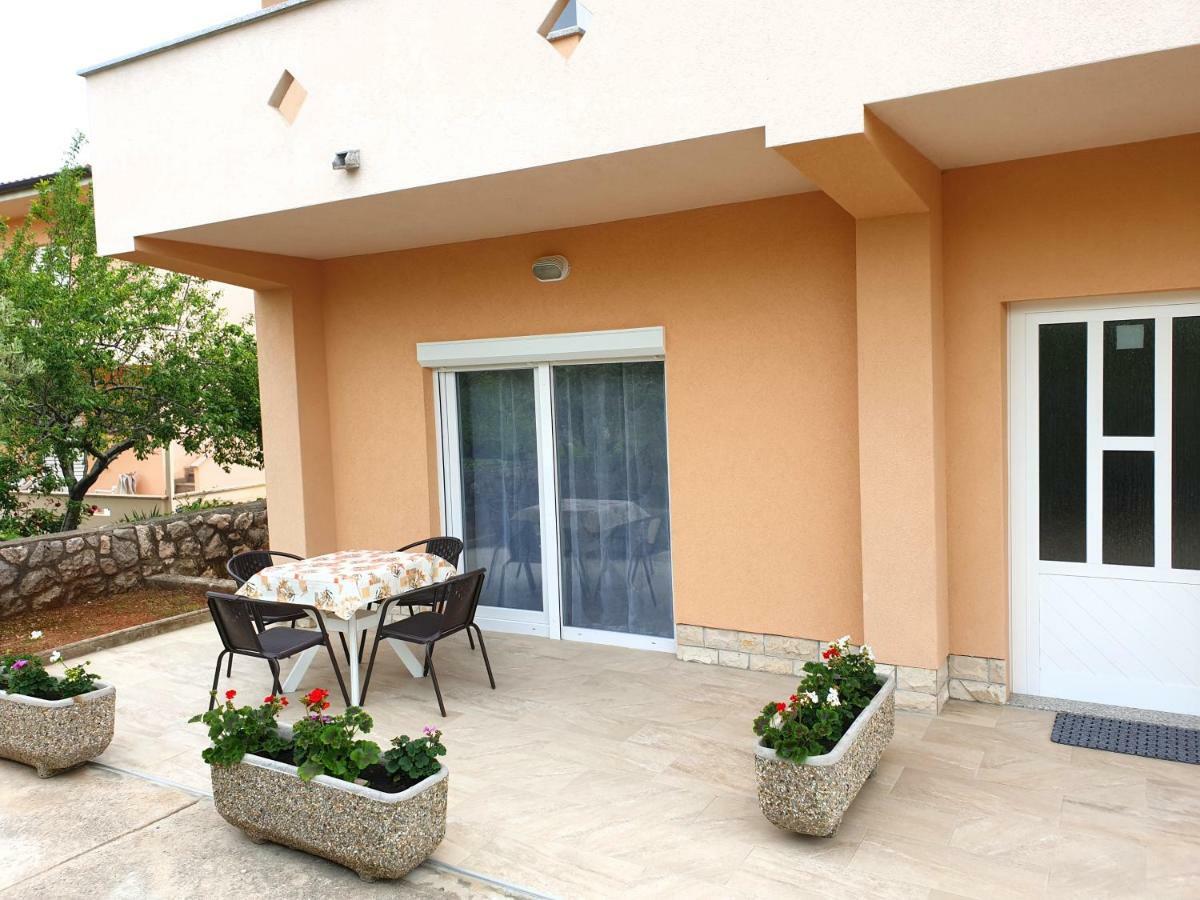 Apartments Elvira Krk Town Extérieur photo